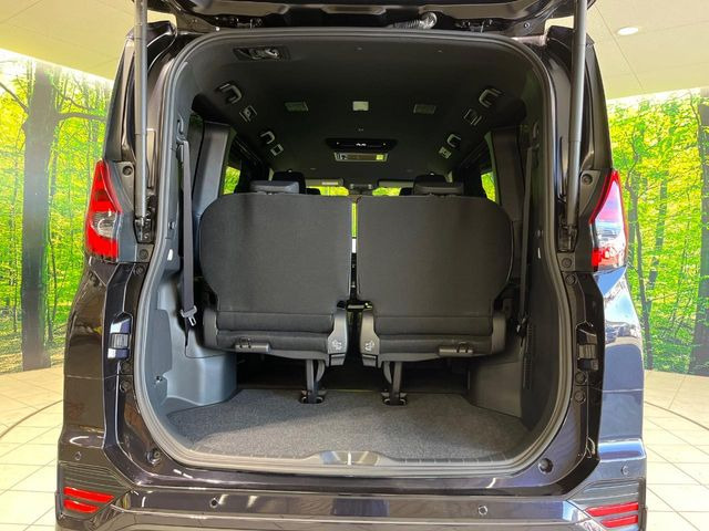 ���i�̂���������ʋ΁A���}���ɏ\���ȉ׎��X�y�[�X���m�ۂ��Ă���܂��B�Z�J���h�V�[�g��|���ƁA�傫�ȉו��̐ύڂ��\�ł���