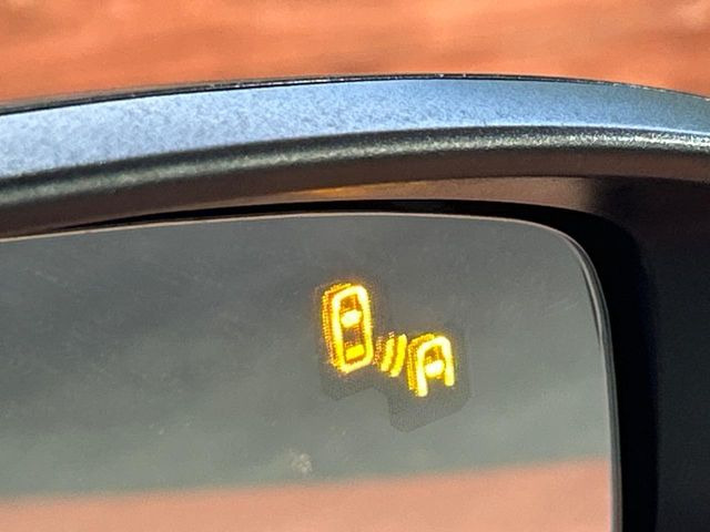 �y�u���C���h�X�|�b�g���j�^�����O�z���s���A�h�A�~���[�̎��p�ɂȂ�₷���ӏ��Ɍ㑱�Ԃ��ڋ߂���ƃT�C�h�~���[�t�߂Ɍx����\���A�h���C�o�[�ɒ��ӊ��N�����Ă���܂��B