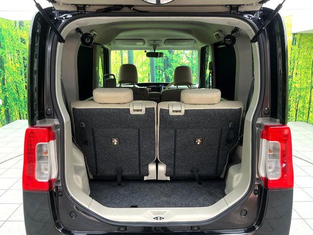 普段のお買い物や通勤、送迎等に十分な荷室スペースを確保しております。セカンドシートを倒すと、大きな荷物の積載も可能です♪