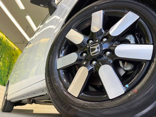 �y����15�C���`�A���~�z�C�[���z�O�ςɃ}�b�`���������A���~�z�C�[���𑕒����Ă���܂��B�e��ЊO�A���~�z�C�[����A�X�^�b�h���X�^�C�����戵�����Ă���܂��B���񂲑��k����������