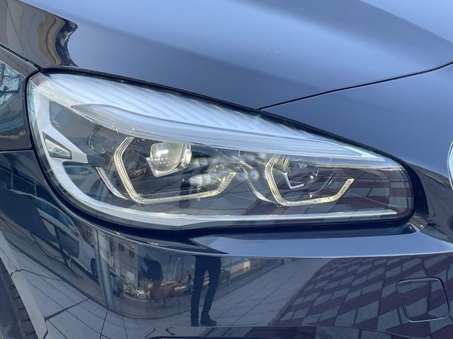 ●LEDヘッドライト:夜間走行時も良好な視界を確保し安心して運転できる高輝度LEDヘッドライトを装備!点灯速度が早く、消費電力も抑えられています。