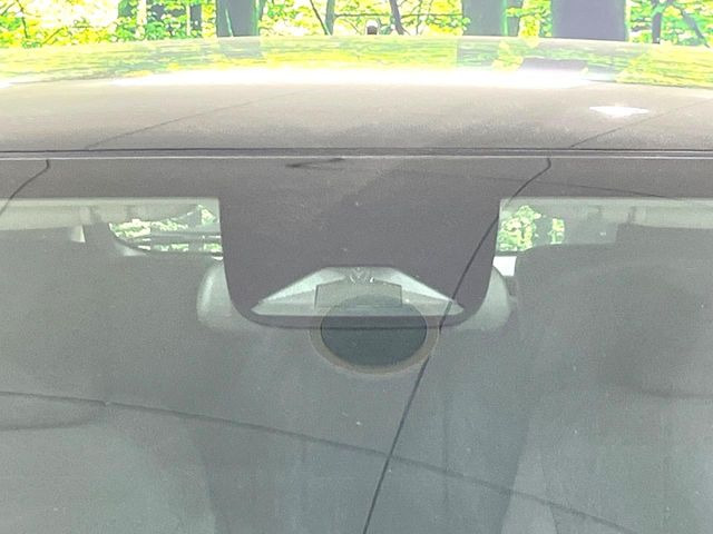 �y�z���_�Z���V���O�z���s���ɑO���̎ԗ�����F�����A�Փ˂������Ȏ��͌x��ƃu���[�L�ŏՓˉ���Ɣ�Q�y�����A�V�X�g�B�����S�Ƀh���C�u�����y���݂��������܂��B