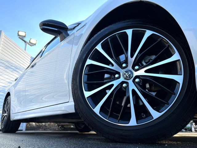 �y�����I�v�V����18�C���`�A���~�z�C�[���z�����I�v�V�����z�C�[���𑕒��B���s���\�̌���ɉ����A�O�ς����X�^�C���b�V���ɂȂ��Ă��܂��B