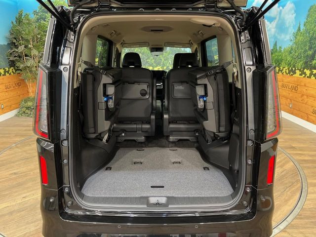 ���i�̂���������ʋ΁A���}���ɏ\���ȉ׎��X�y�[�X���m�ۂ��Ă���܂��B�Z�J���h�V�[�g��|���ƁA�傫�ȉו��̐ύڂ��\�ł���