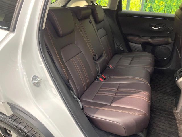 後部座席も気になるようなキズ・汚れやへたり等、大きなダメージはなく、良好な状態です。