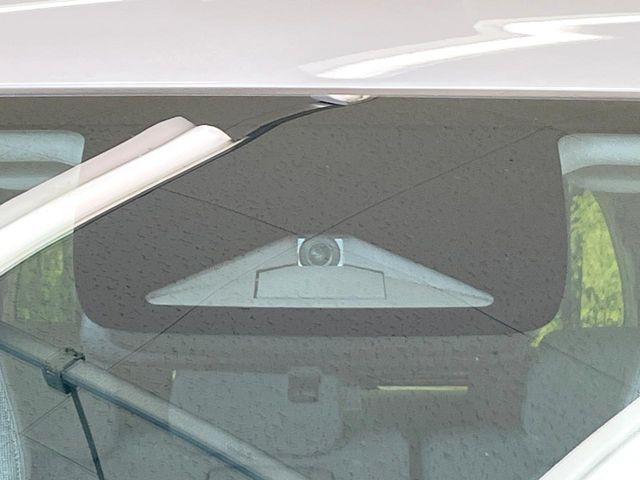 �y�z���_�Z���V���O�z���s���ɑO���̎ԗ�����F�����A�Փ˂������Ȏ��͌x��ƃu���[�L�ŏՓˉ���Ɣ�Q�y�����A�V�X�g�B�����S�Ƀh���C�u�����y���݂��������܂��B