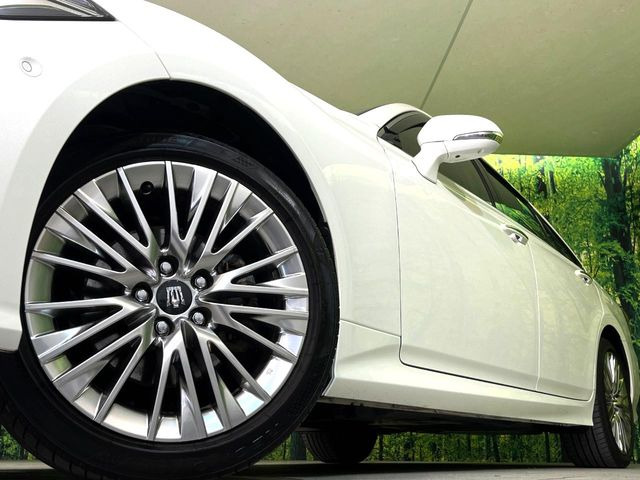 �y����18�C���`�A���~�z�C�[���z�O�ςɃ}�b�`���������A���~�z�C�[���𑕒����Ă���܂��B�e��ЊO�A���~�z�C�[����A�X�^�b�h���X�^�C�����戵�����Ă���܂��B���񂲑��k����������