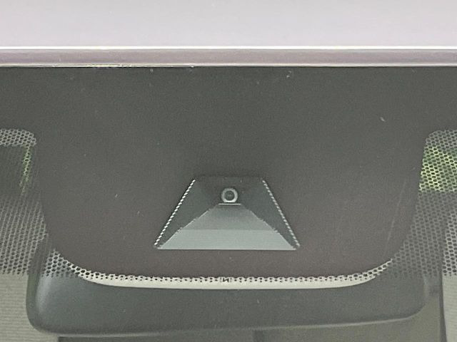 �y�z���_�Z���V���O�z���s���ɑO���̎ԗ�����F�����A�Փ˂������Ȏ��͌x��ƃu���[�L�ŏՓˉ���Ɣ�Q�y�����A�V�X�g�B�����S�Ƀh���C�u�����y���݂��������܂��B