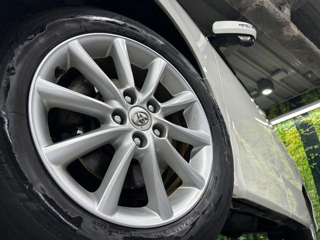 �y����17�C���`�A���~�z�C�[���z�O�ςɃ}�b�`���������A���~�z�C�[���𑕒����Ă���܂��B�e��ЊO�A���~�z�C�[����A�X�^�b�h���X�^�C�����戵�����Ă���܂��B���񂲑��k����������