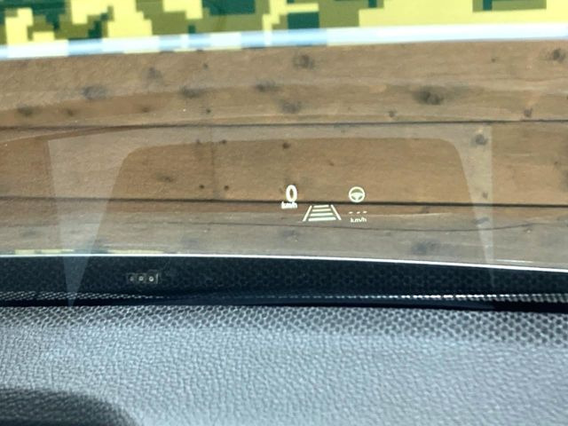 �y�w�b�h�A�b�v�f�B�X�v���C�z���݂̑��x�⑖�s�����f�W�^���\���ŉ^�]�ȑO���̃K���X�ɓ��e!�^�]���A�ڐ������炳���K�v�ȏ����m�F�ł���̂łƂ��Ă��֗��ň��S!