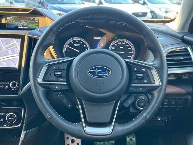 �y�����v�����X�e�A�����O�z�㎿�Ȋv���g�p���邱�ƂŁA��ɂ����������݂ƂĂ��^�]���₷���n���h���ł���