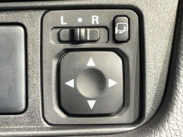 �y�d���i�[�~���[�z�T�C�h�~���[�͓d���i�[���ƂȂ��Ă���A�������ԏ�ł��L�Y�������X�N��}�����܂��B