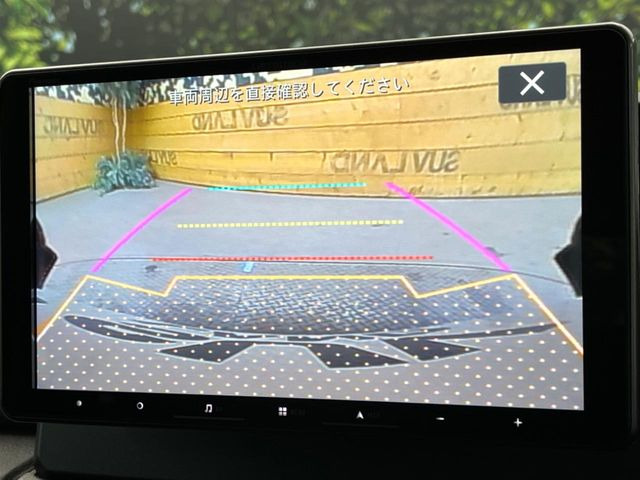 【バックカメラ】駐車時に後方がリアルタイム映像で確認できます。大型商業施設や立体駐車場での駐車時や、夜間のバック時に大活躍!運転スキルに関わらず、今や必須となった装備のひとつです!