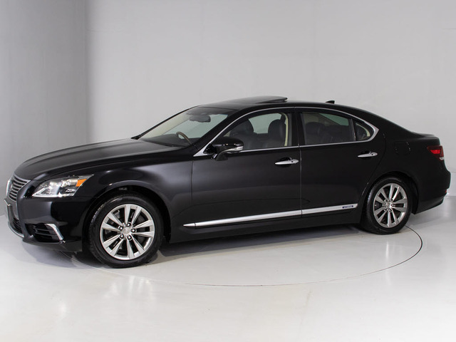 エアロパーツやアルミホイールカスタム、流行りのボディコーティングも施工可能!