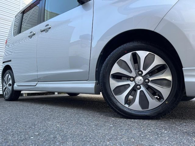 �y����15�C���`�A���~�z�C�[���z�O�ςɃ}�b�`���������A���~�z�C�[���𑕒����Ă���܂��B�e��ЊO�A���~�z�C�[����A�X�^�b�h���X�^�C�����戵�����Ă���܂��B���񂲑��k����������