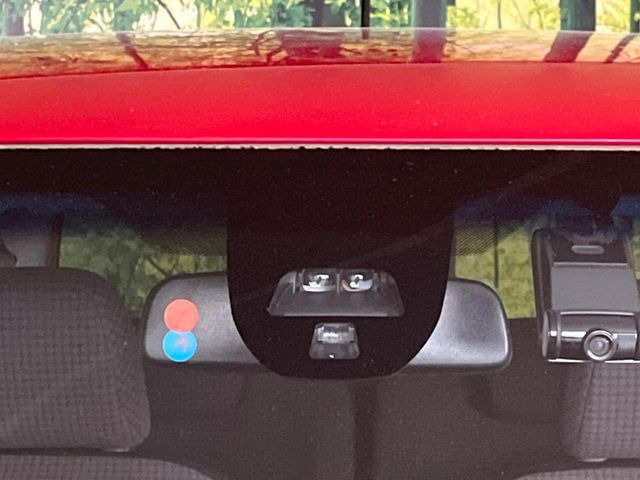 �y�V�e�B�u���[�L�A�N�e�B�u�V�X�e���z�ᑬ���s���ɑO���̎ԗ�����F�����A�Փ˂������Ȏ��͌x��ƃu���[�L�ŏՓˉ���Ɣ�Q�y�����A�V�X�g�B�����S�Ƀh���C�u�����y���݂��������܂��B