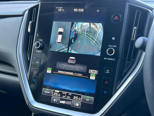 【マルチテレインモニター】車のフロントやサイドのカメラ画像を同時にモニター表示することで、悪路や狭い道を走行時でも周囲の状況確認ができ安心!本格SUVにうれしい装備です♪