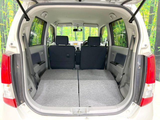 ���i�̂���������ʋ΁A���}���ɏ\���ȉ׎��X�y�[�X���m�ۂ��Ă���܂��B�Z�J���h�V�[�g��|���ƁA�傫�ȉו��̐ύڂ��\�ł���