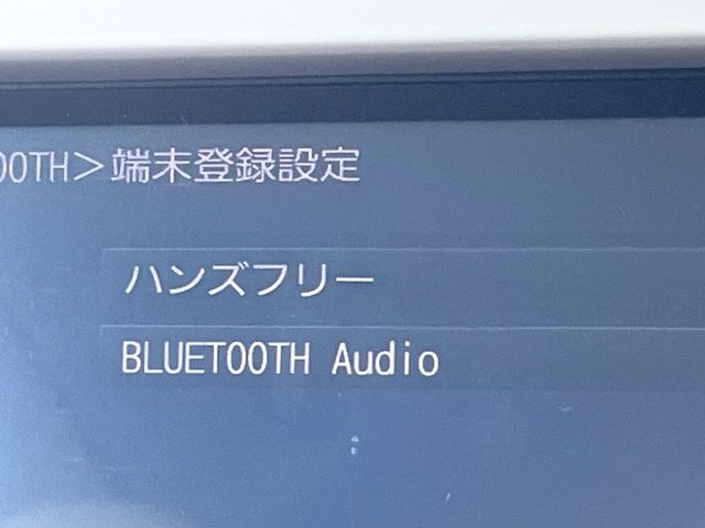 ��Bluetooth:���莝���̃X�}�[�g�t�H���ȂǂƐڑ����A�n���Y�t���[�ʘb��Տꊴ����~���[�W�b�N�Đ������y���݂��������܂��B�����ڑ��ł��̂Ŕς킵��������܂����