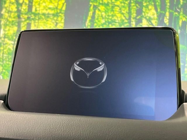 �y8�C���`�}�c�_�R�l�N�g�z�ԓ��̕��͋C�Ƀ}�b�`������^�̃f�B�X�v���C�B�X�}�z�ڑ��ł̃i�r�g�p��Bluetooth�Đ����A�l�X�ȋ@�\���y���߂܂��B�����I�ȃ_�C�������삪�\�ŁA�g��������ǍD�ł��B