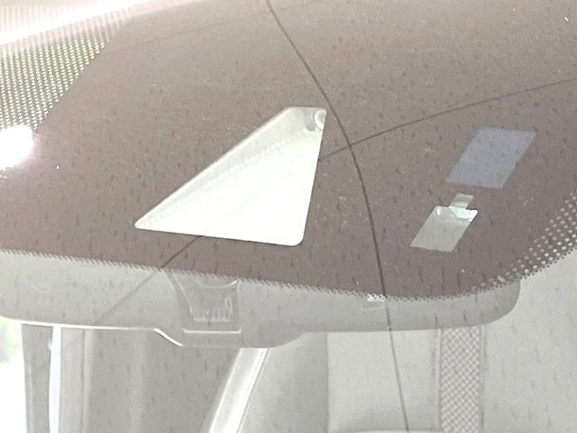 �y�z���_�Z���V���O�z���s���ɑO���̎ԗ�����F�����A�Փ˂������Ȏ��͌x��ƃu���[�L�ŏՓˉ���Ɣ�Q�y�����A�V�X�g�B�����S�Ƀh���C�u�����y���݂��������܂��B