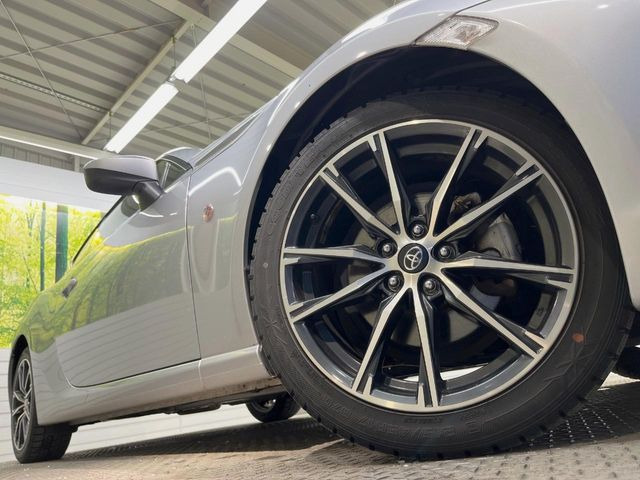 �yGT�O���[�h��p����17�C���`�A���~�z�C�[���z�f�U�C�����̍��������A���~�z�C�[���𑕒����Ă���܂��B�e��ЊO�A���~�z�C�[����A�X�^�b�h���X�^�C�����戵�����Ă���܂��B���񂲑��k����������