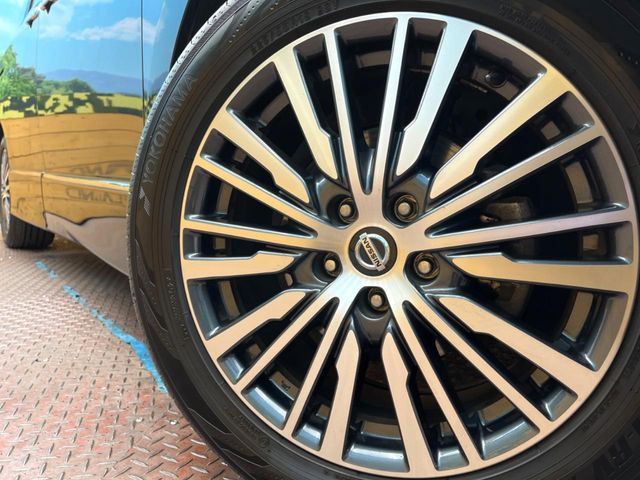 �y����18�C���`�A���~�z�C�[���z�O�ςɃ}�b�`���������A���~�z�C�[���𑕒����Ă���܂��B�e��ЊO�A���~�z�C�[����A�X�^�b�h���X�^�C�����戵�����Ă���܂��B���񂲑��k����������