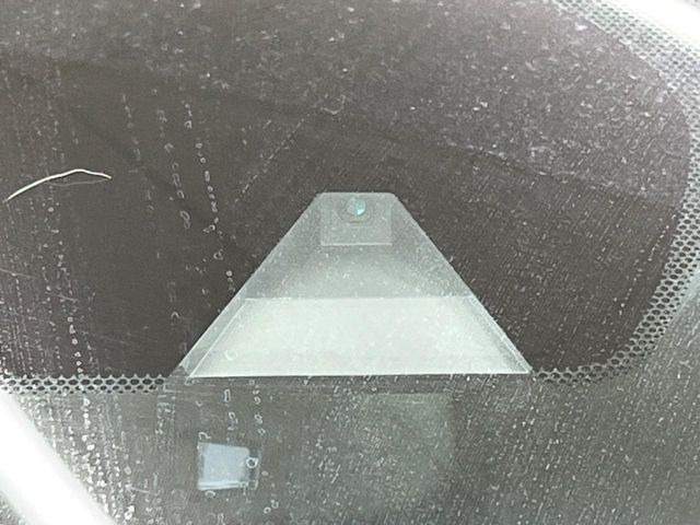 �y�G�}�[�W�F���V�[�u���[�L�z���s���ɑO���̎ԗ�����F�����A�Փ˂������Ȏ��͌x��ƃu���[�L�ŏՓˉ���Ɣ�Q�y�����A�V�X�g�B�����S�Ƀh���C�u�����y���݂��������܂��B