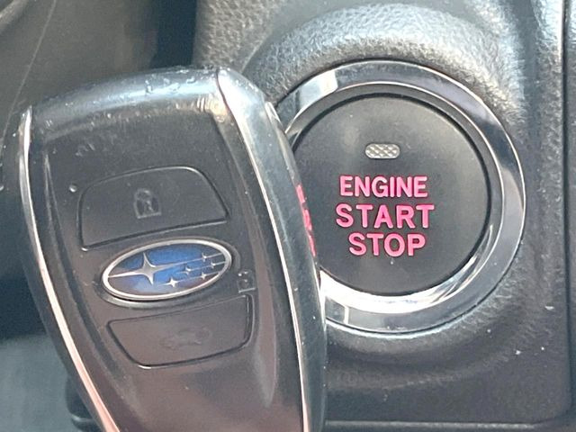 【アクセスキー&プッシュスタート】カバンやポケットに入れたままでもドアの施錠・解錠が可能なスマートキーを装備。エンジンのオン・オフ時もカギを取り出す必要が無く、ボタンをプッシュするだけでOK♪