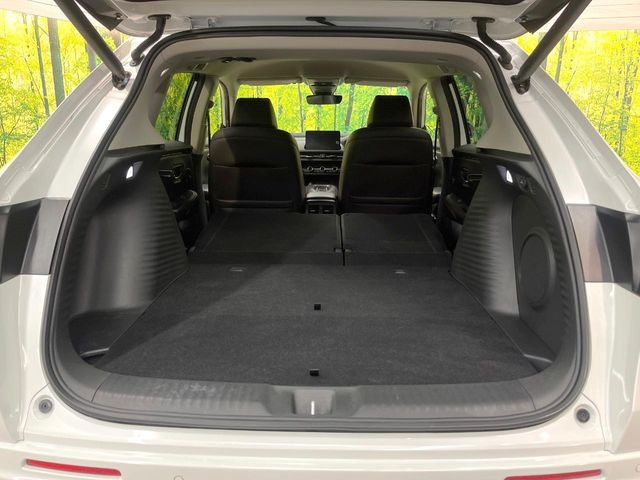 普段のお買い物や通勤、送迎等に十分な荷室スペースを確保しております。セカンドシートを倒すと、大きな荷物の積載も可能です♪