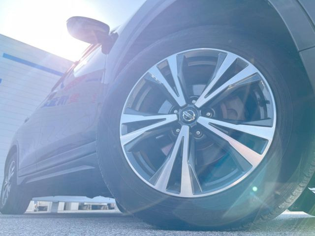 �y�����A���~�z�C�[���z�O�ςɃ}�b�`���������A���~�z�C�[���𑕒����Ă���܂��B�e��ЊO�A���~�z�C�[����A�X�^�b�h���X�^�C�����戵�����Ă���܂��B���񂲑��k����������