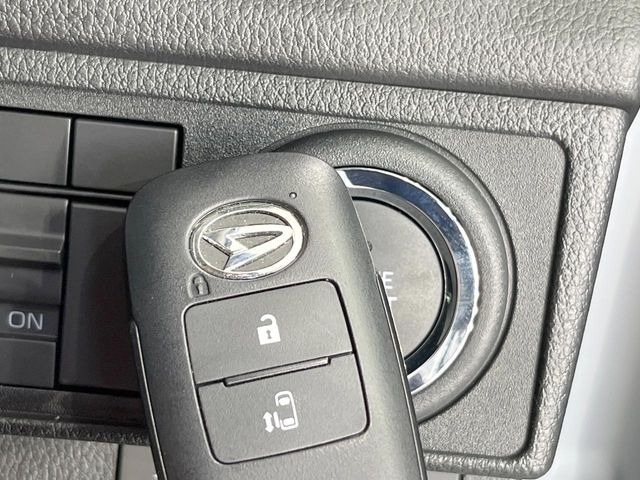 �y�L�[�t���[�V�X�e���z�J�o����|�P�b�g�ɓ��ꂽ�܂܂ł��h�A�̎{���E�������\�ȃX�}�[�g�L�[�𑕔��B�G���W���̃I���E�I�t�����J�M�����o���K�v����������Ƃ��Ă��֗��ł���