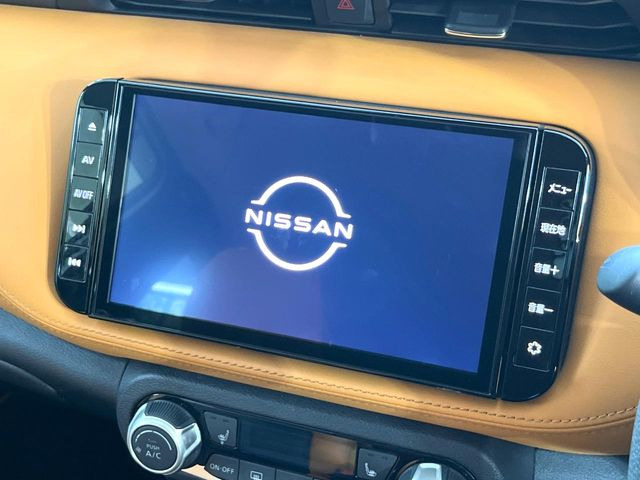 【純正9インチナビ】人気の純正ナビを装備しております。ナビの使いやすさはもちろん、オーディオ機能も充実!キャンプや旅行はもちろん、通勤や買い物など普段のドライブも楽しくなるはず♪