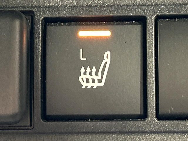 【シートヒーター】寒い日に重宝するシートヒーター!エアコンより早く温まってくれるので寒がりの人も安心ですね♪エアコンの温風は乾燥するから苦手、という方にもをおすすめです。