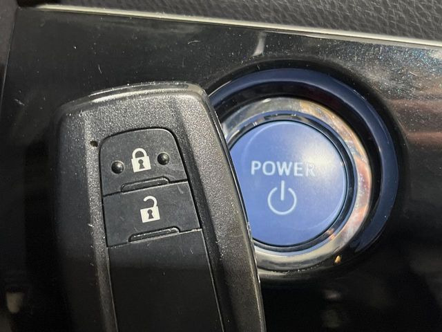 �y�X�}�[�g�L�[�z�J�o����|�P�b�g�ɓ��ꂽ�܂܂ł��h�A�̎{���E�������\�ȃX�}�[�g�L�[�𑕔��B�G���W���̃I���E�I�t�����J�M�����o���K�v����������Ƃ��Ă��֗��ł���