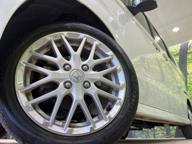 �y����15�C���`�A���~�z�C�[���z�O�ςɃ}�b�`���������A���~�z�C�[���𑕒����Ă���܂��B�e��ЊO�A���~�z�C�[����A�X�^�b�h���X�^�C�����戵�����Ă���܂��B���񂲑��k����������