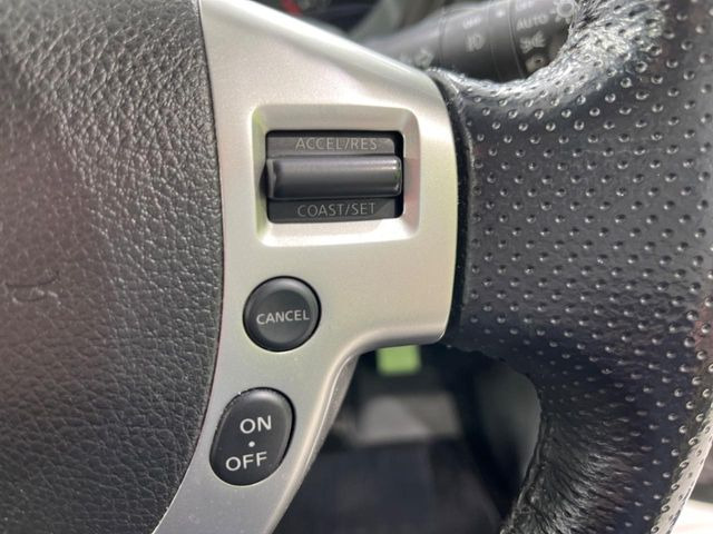 �y�N���[�Y�R���g���[���z�������H�����N���N���s�B�A�N�Z���𗣂��Ă���葬�x�ő��s���ł��A�������^�]���̕��S���y��!�����E�������ȒP�ȃX�C�b�`����Œ����ł��܂��B