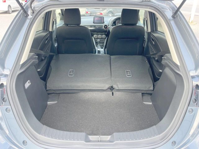 ���i�̂���������ʋ΁A���}���ɏ\���ȉ׎��X�y�[�X���m�ۂ��Ă���܂��B�Z�J���h�V�[�g��|���ƁA�傫�ȉו��̐ύڂ��\�ł���