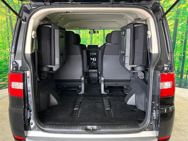 ���i�̂���������ʋ΁A���}���ɏ\���ȉ׎��X�y�[�X���m�ۂ��Ă���܂��B�Z�J���h�V�[�g��|���ƁA�傫�ȉו��̐ύڂ��\�ł���