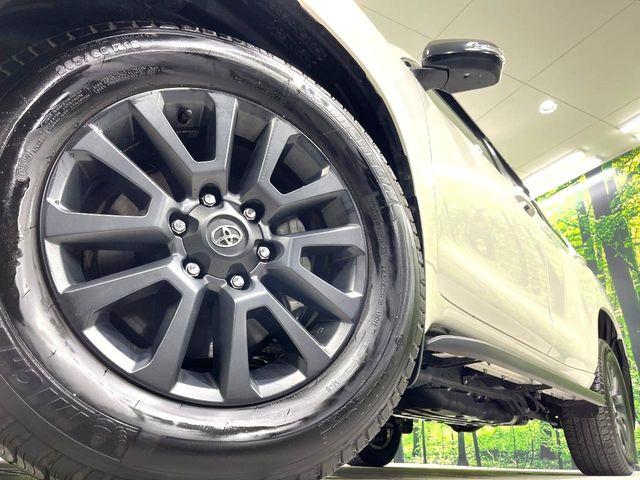 �y����18�C���`�A���~�z�C�[���z�O�ςɃ}�b�`���������A���~�z�C�[���𑕒����Ă���܂��B�e��ЊO�A���~�z�C�[����A�X�^�b�h���X�^�C�����戵�����Ă���܂��B���񂲑��k����������