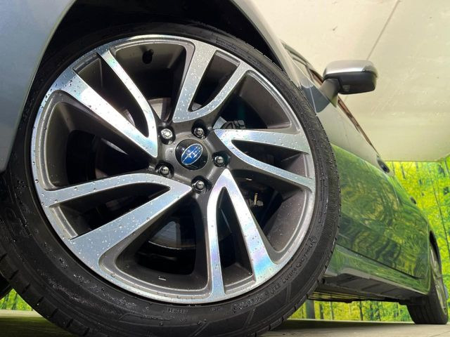 �y����18�C���`�A���~�z�C�[���z�O�ςɃ}�b�`���������A���~�z�C�[���𑕒����Ă���܂��B�e��ЊO�A���~�z�C�[����A�X�^�b�h���X�^�C�����戵�����Ă���܂��B���񂲑��k����������