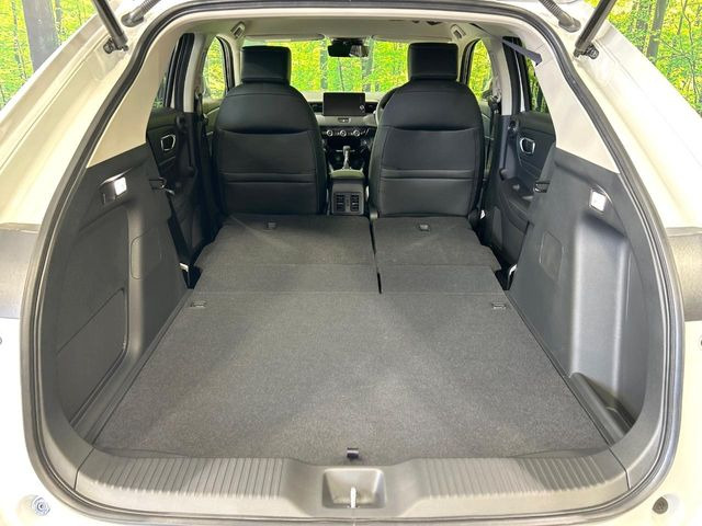 ���i�̂���������ʋ΁A���}���ɏ\���ȉ׎��X�y�[�X���m�ۂ��Ă���܂��B�Z�J���h�V�[�g��|���ƁA�傫�ȉו��̐ύڂ��\�ł���