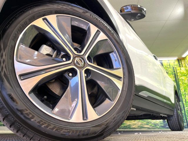 【純正17インチアルミホイール】外観にマッチした純正アルミホイールを装着しております。各種社外アルミホイールや、スタッドレスタイヤも取扱いしております。是非ご相談ください♪