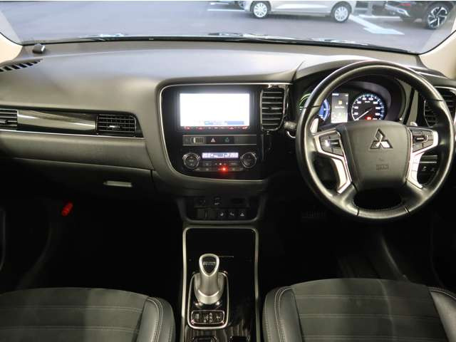 アウトランダーPHEV2.4 G 4WD