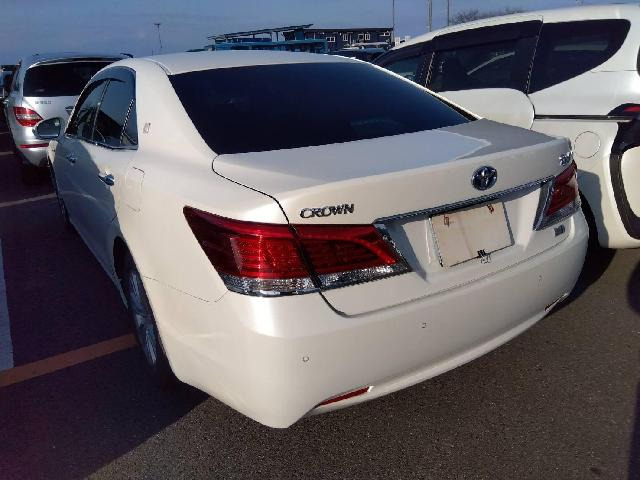 クラウンハイブリッド 2.5 ロイヤルサルーン