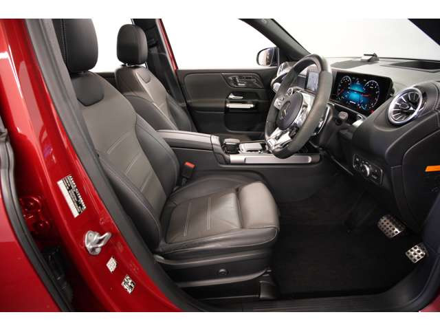 お洒落な有償カラー:パタゴニアレッドが印象的な1台、ファミリーカーはもちろんレジャーやアウトドアにもぴったりです!是非ご検討ください。