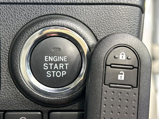 �y�L�[�t���[�V�X�e���z�J�o����|�P�b�g�ɓ��ꂽ�܂܂ł��h�A�̎{���E�������\�ȃX�}�[�g�L�[�𑕔��B�G���W���̃I���E�I�t�����J�M�����o���K�v����������Ƃ��Ă��֗��ł���