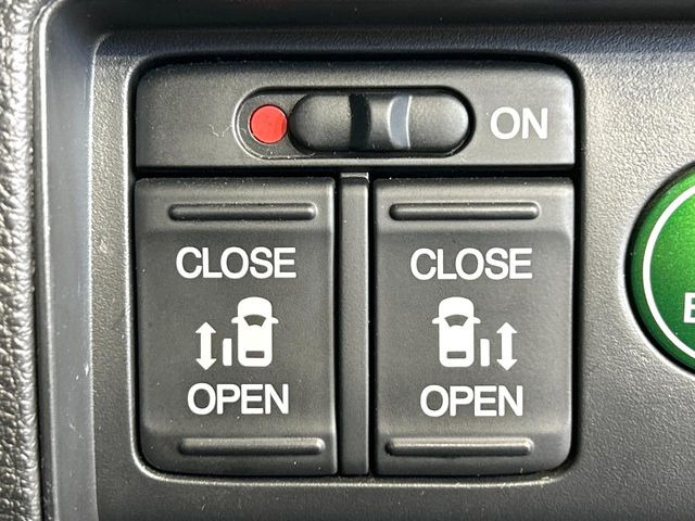 �y�����p���[�X���C�h�h�A�z�X�}�[�g�L�[��^�]�Ȃ̃X�C�b�`�Ō�ȗ����X���C�h�h�A�̊J���\���d��������͂����ăh�A���J����K�v�������A�����Ȃ��q�l�ł��ȒP�ɊJ���߂ł����K�ł���