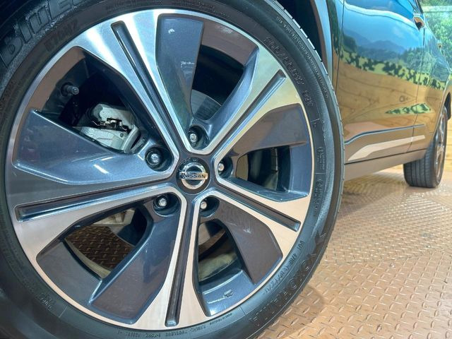 �y����17�C���`�A���~�z�C�[���z�O�ςɃ}�b�`���������A���~�z�C�[���𑕒����Ă���܂��B�e��ЊO�A���~�z�C�[����A�X�^�b�h���X�^�C�����戵�����Ă���܂��B���񂲑��k����������