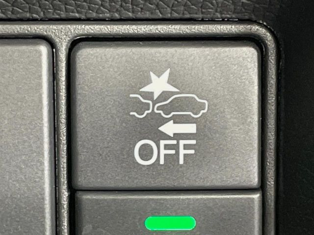 �y�z���_�Z���V���O�z���s���ɑO���̎ԗ�����F�����A�Փ˂������Ȏ��͌x��ƃu���[�L�ŏՓˉ���Ɣ�Q�y�����A�V�X�g�B�����S�Ƀh���C�u�����y���݂��������܂��B